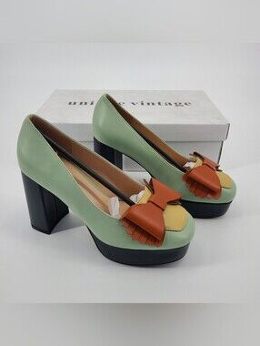 Unique Vintage Mint Green Platform Pumps with Tan & Yellow Bow Size 6